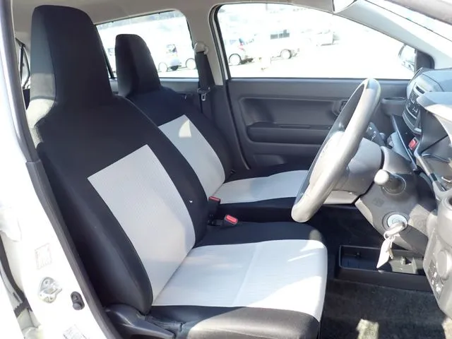 ミラ　イース（ダイハツ）の車両写真