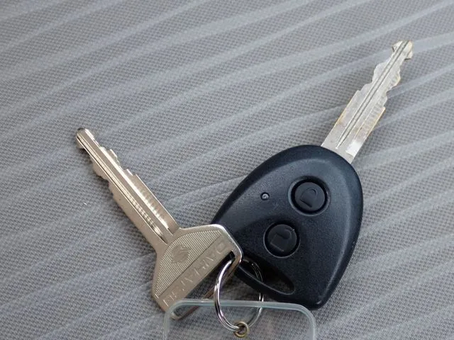 ミラ　イース（ダイハツ）の車両写真