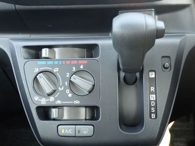 ミラ　イース（ダイハツ）の車両写真