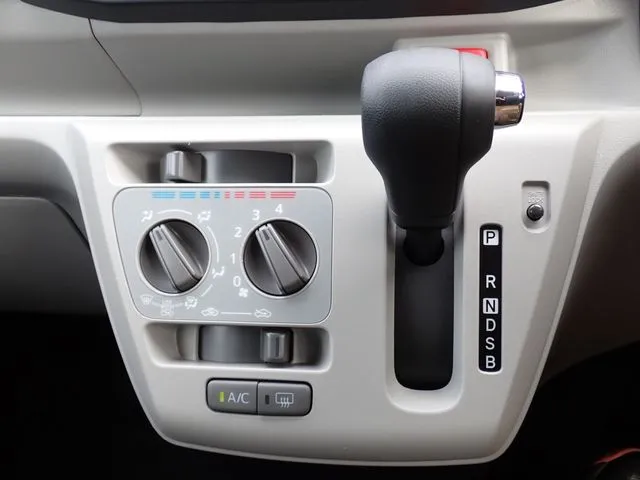 ミラ　イース（ダイハツ）の車両写真