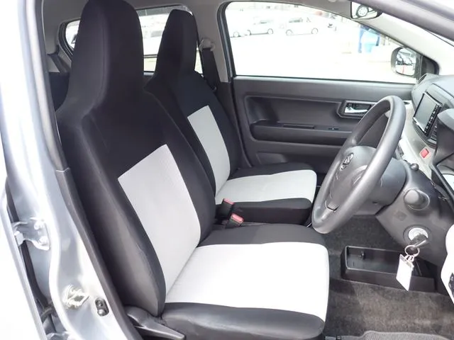 ミラ　イース（ダイハツ）の車両写真