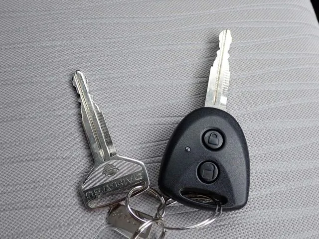 ミラ　イース（ダイハツ）の車両写真