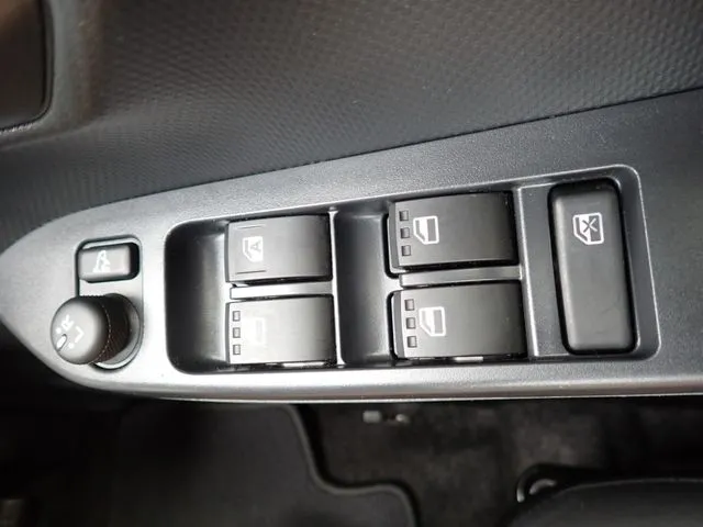 ミラ　イース（ダイハツ）の車両写真