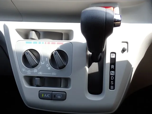 ミラ イース(ダイハツ)の車両写真