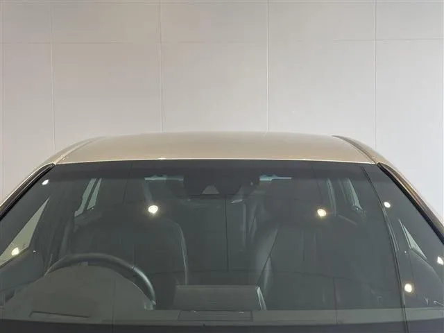 トヨタ　クラウン　セダン　ハイブリッド　４ＷＤ