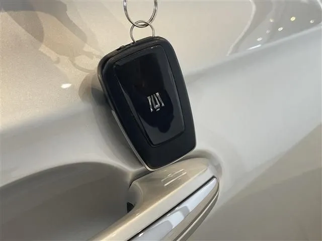 トヨタ　クラウン　セダン　ハイブリッド　４ＷＤ