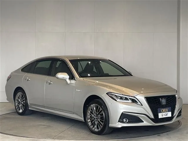 トヨタ　クラウン　セダン　ハイブリッド　４ＷＤ