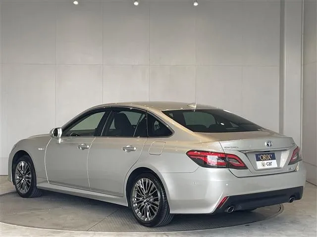 トヨタ　クラウン　セダン　ハイブリッド　４ＷＤ