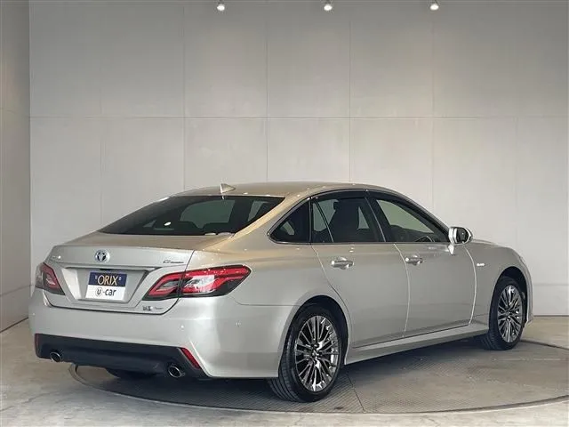 トヨタ　クラウン　セダン　ハイブリッド　４ＷＤ