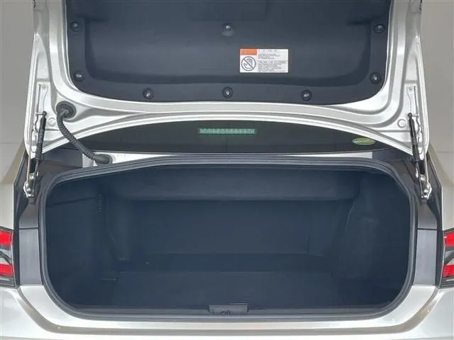 トヨタ　クラウン　セダン　ハイブリッド　４ＷＤ