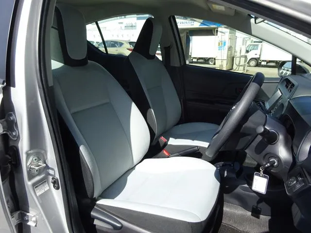 アクア（トヨタ）の車両写真