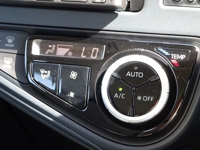 アクア（トヨタ）の車両写真