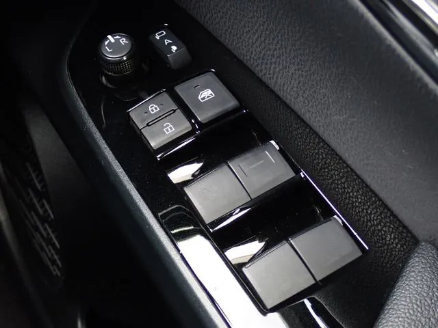 プリウス　４ＷＤ（トヨタ）の車両写真