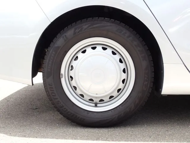 プリウス　４ＷＤ（トヨタ）の車両写真
