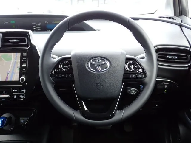 プリウス　４ＷＤ（トヨタ）の車両写真