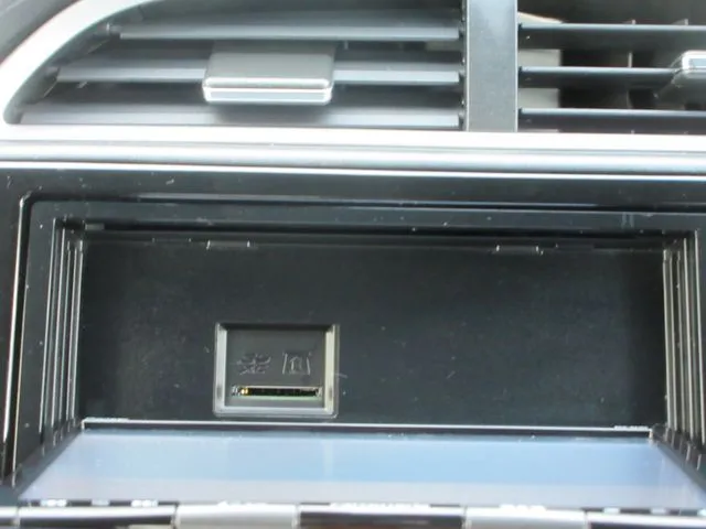 シャトル　ハイブリッド　４ＷＤ（ホンダ）の車両写真