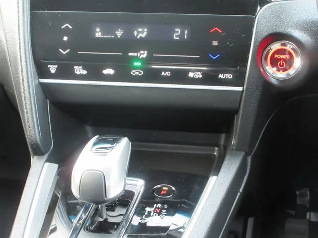 シャトル　ハイブリッド　４ＷＤ（ホンダ）の車両写真