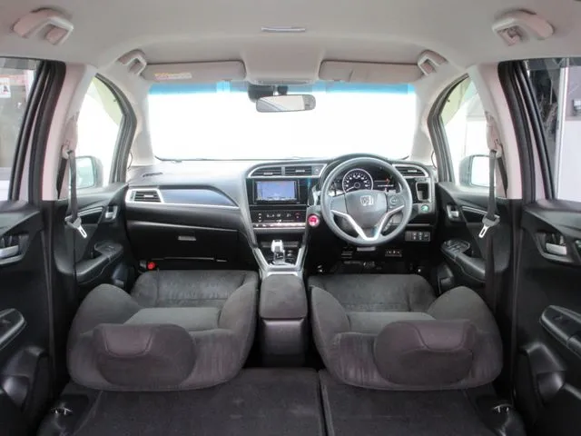 シャトル　ハイブリッド　４ＷＤ（ホンダ）の車両写真