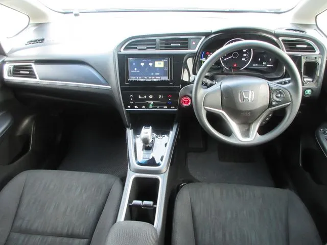 シャトル　ハイブリッド　４ＷＤ（ホンダ）の車両写真