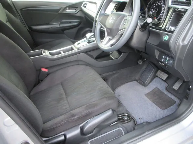 シャトル　ハイブリッド　４ＷＤ（ホンダ）の車両写真