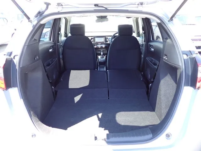 フィット　４ＷＤ（ホンダ）の車両写真