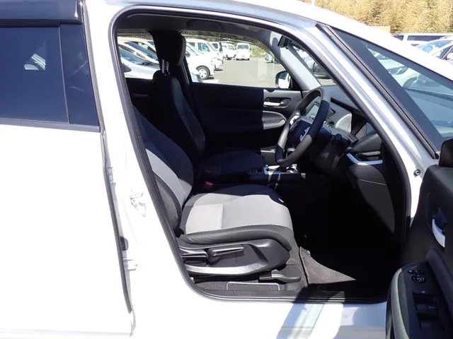 フィット　ｅ：ＨＥＶ（ホンダ）の車両写真