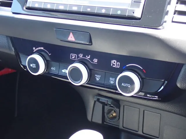 フィット　ｅ：ＨＥＶ（ホンダ）の車両写真