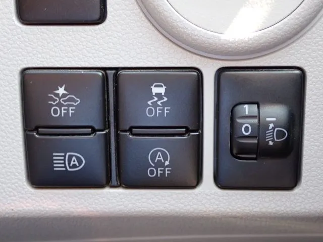 ミラ　イース（ダイハツ）の車両写真