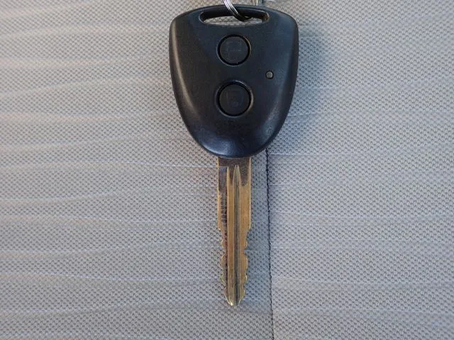 ミラ　イース（ダイハツ）の車両写真