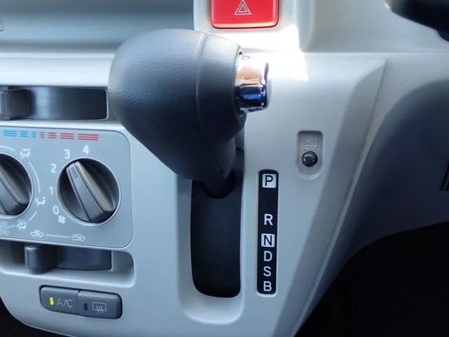 ミラ　イース（ダイハツ）の車両写真