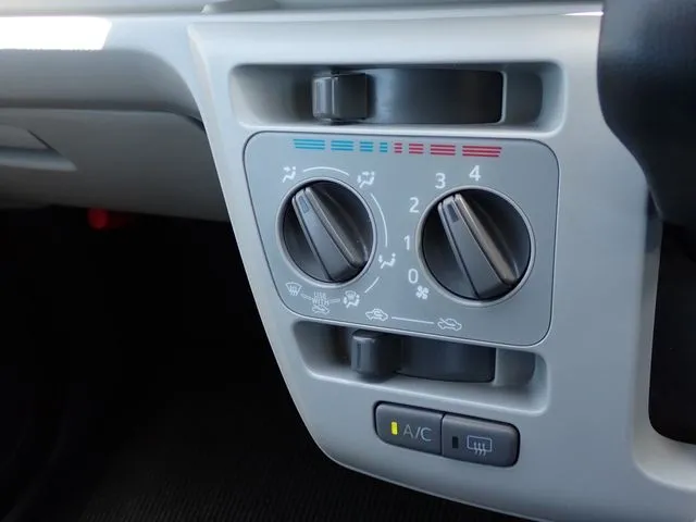 ミラ　イース（ダイハツ）の車両写真