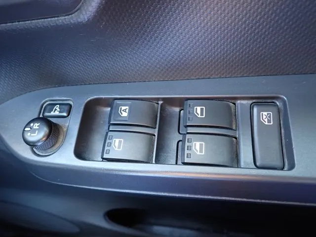 ミラ　イース（ダイハツ）の車両写真