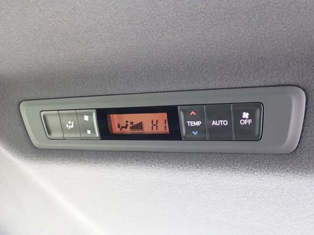 ノア　ハイブリッド（トヨタ）の車両写真