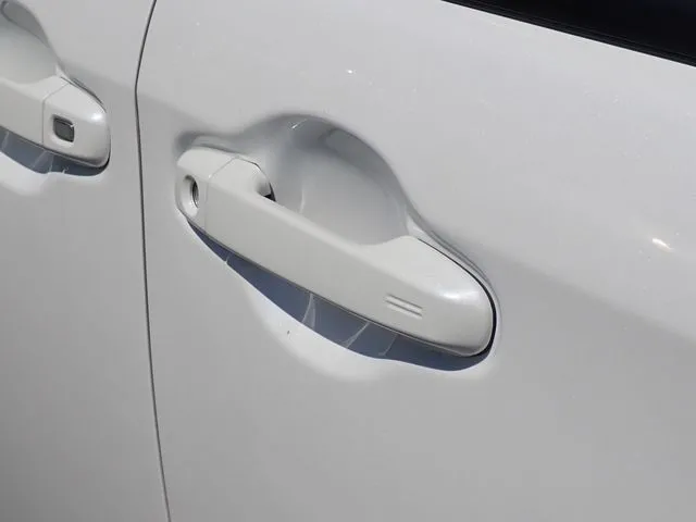 ノア　ハイブリッド（トヨタ）の車両写真