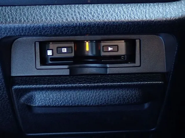 ノア　ハイブリッド（トヨタ）の車両写真