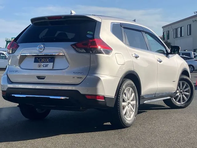 ニッサン エクストレイル ハイブリッド 4WD
