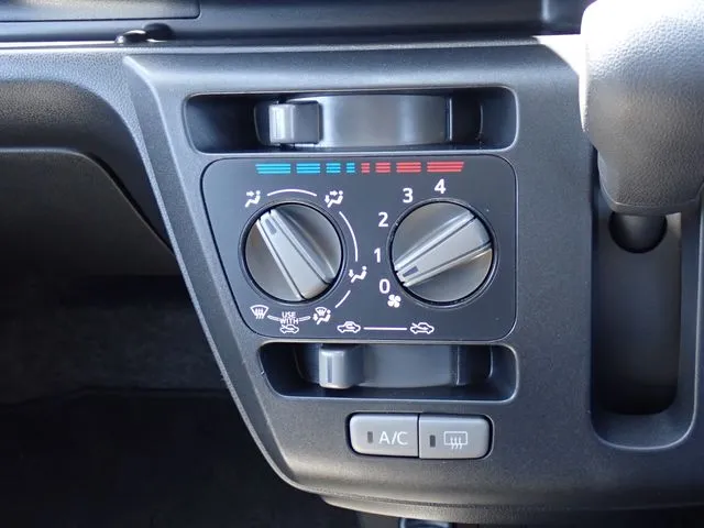 ミラ　イース（ダイハツ）の車両写真