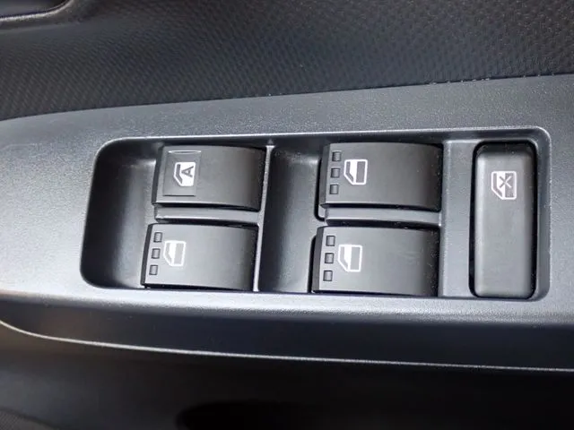 ミラ　イース（ダイハツ）の車両写真