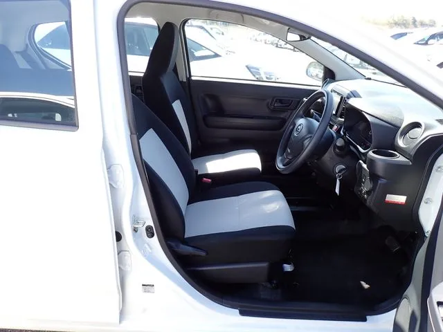 ミラ　イース（ダイハツ）の車両写真