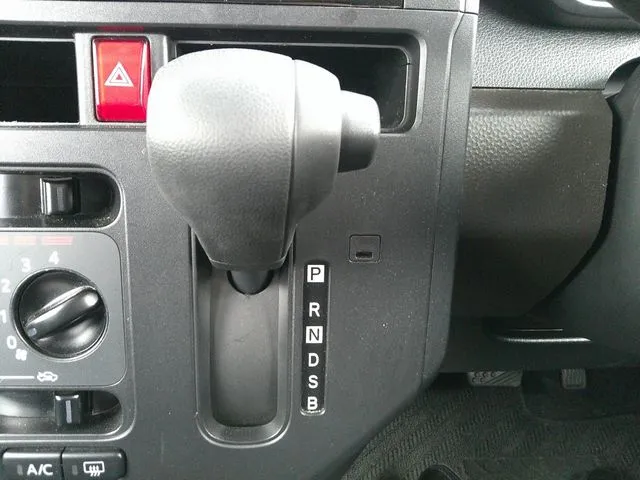 トール　４ＷＤ（ダイハツ）の車両写真