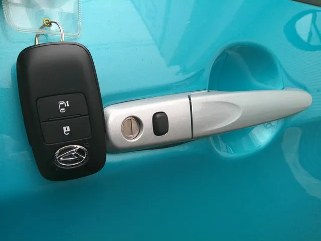 トール　４ＷＤ（ダイハツ）の車両写真