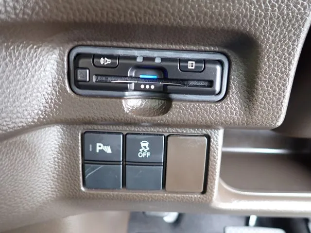 N BOX(ホンダ)の車両写真