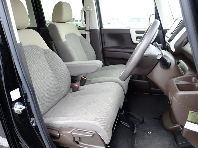 N BOX(ホンダ)の車両写真