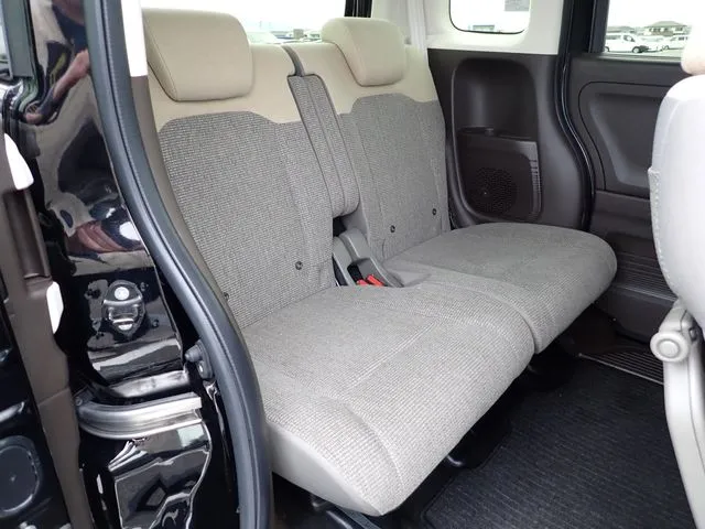 N BOX(ホンダ)の車両写真