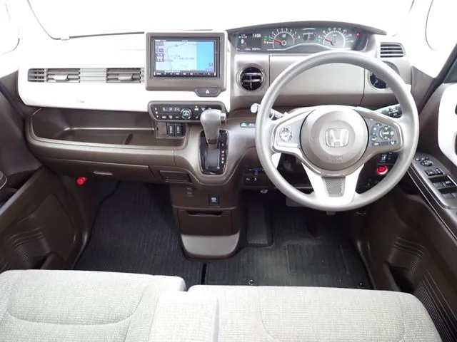 N BOX(ホンダ)の車両写真