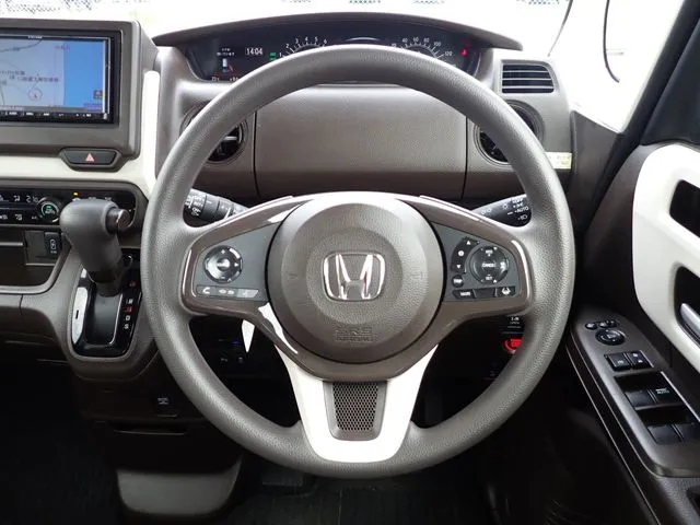 N BOX(ホンダ)の車両写真