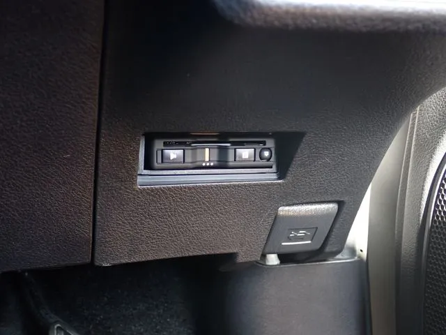 カローラフィールダー ハイブリッド(トヨタ)の車両写真