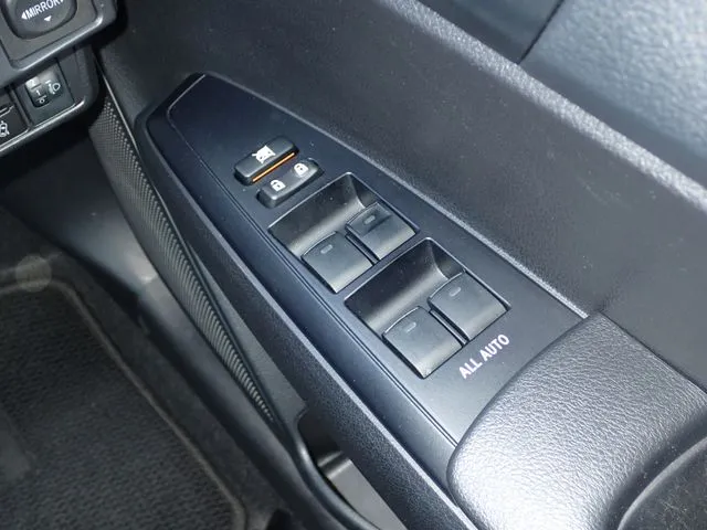 カローラフィールダー ハイブリッド(トヨタ)の車両写真