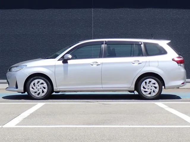 カローラフィールダー ハイブリッド(トヨタ)の車両写真