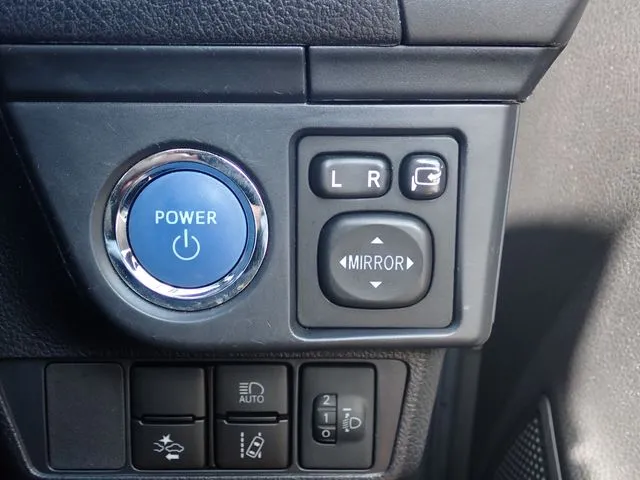 カローラフィールダー ハイブリッド(トヨタ)の車両写真